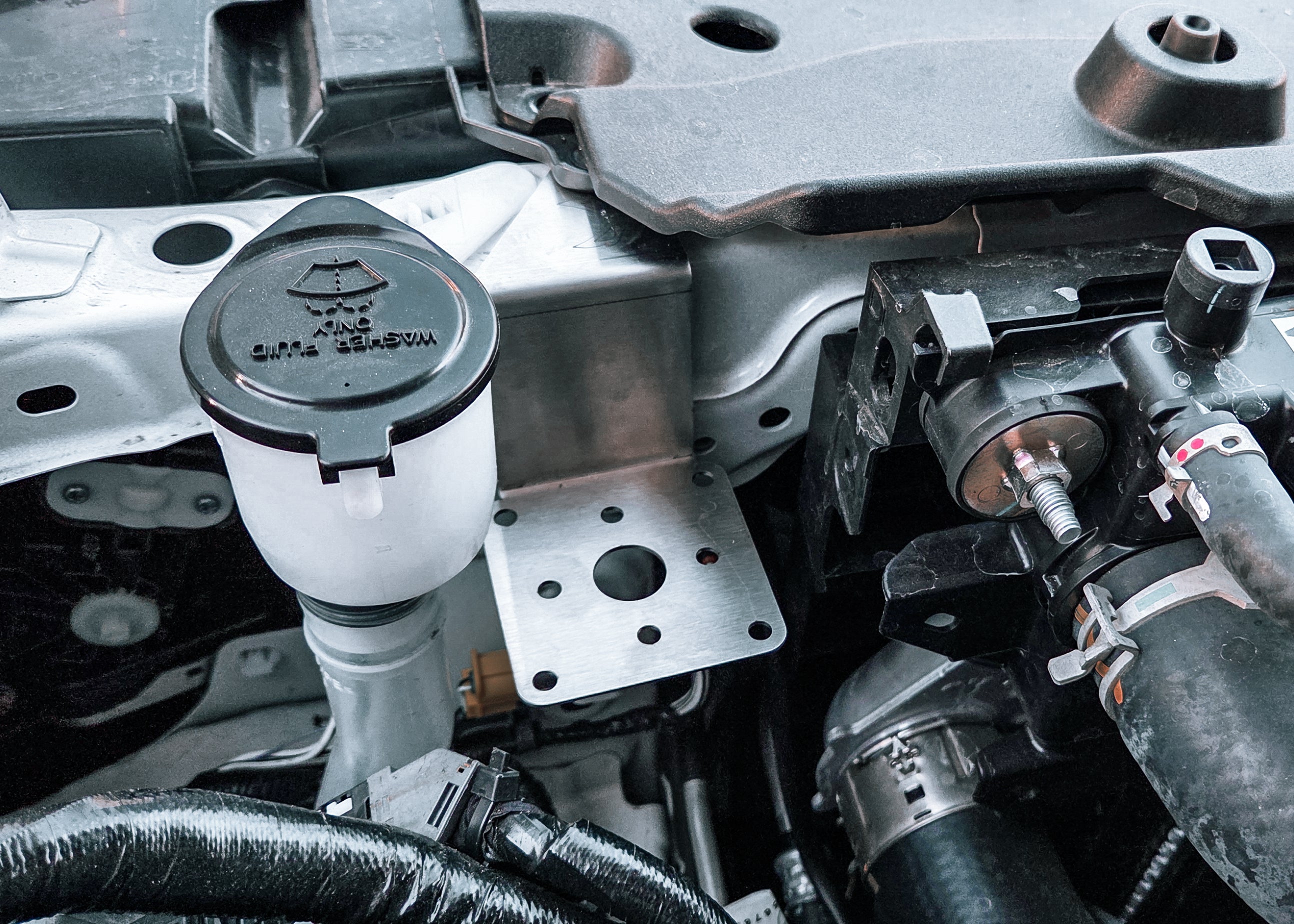 12v Isolator Switch Mount - Prado 250