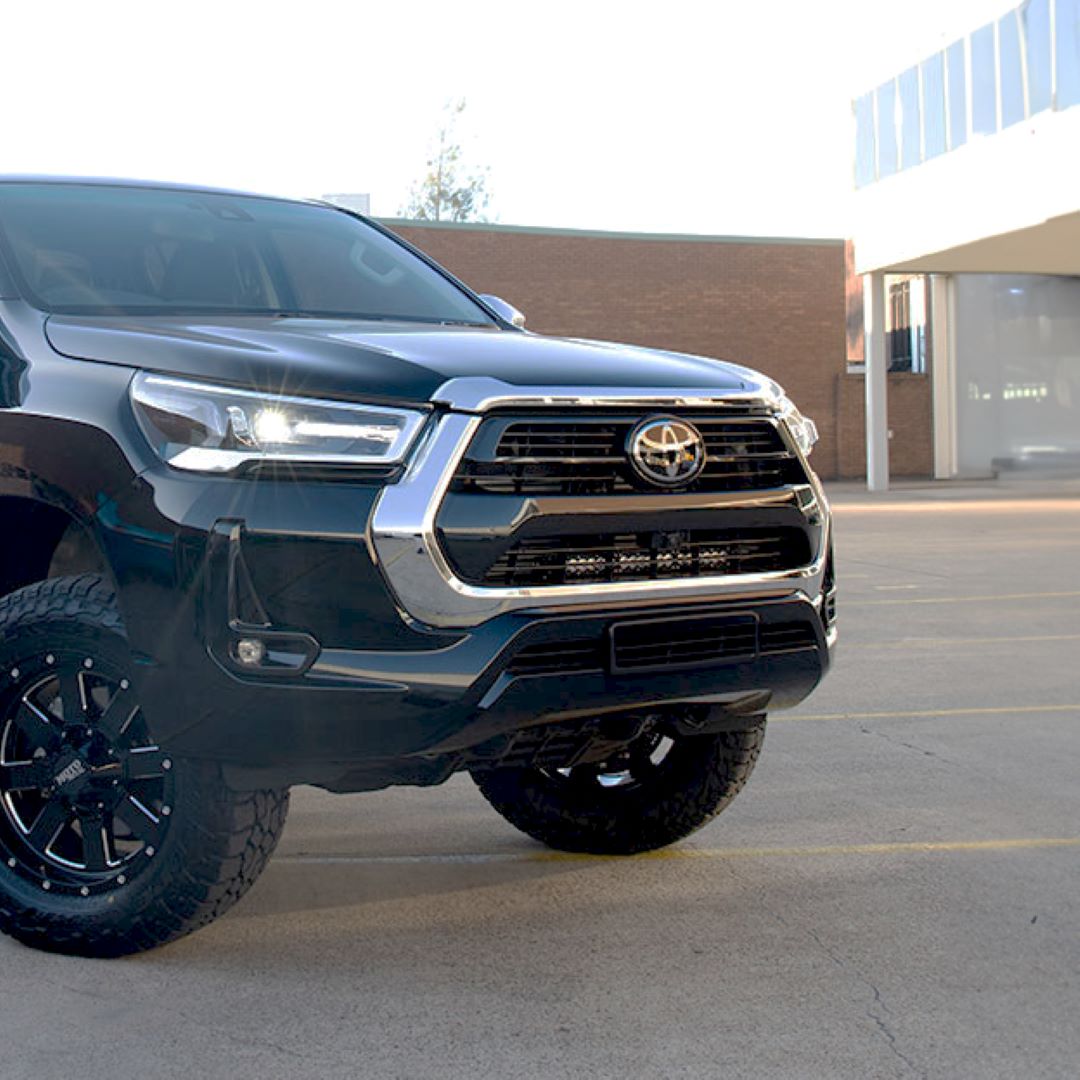 N80 Hilux Behind-Grille Light Bar