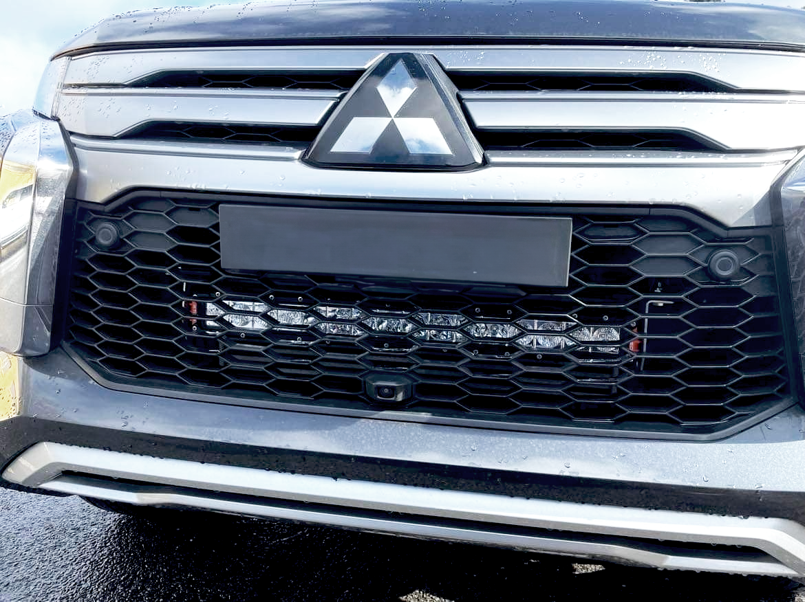 Pajero Sport Behind-Grille Light Bar