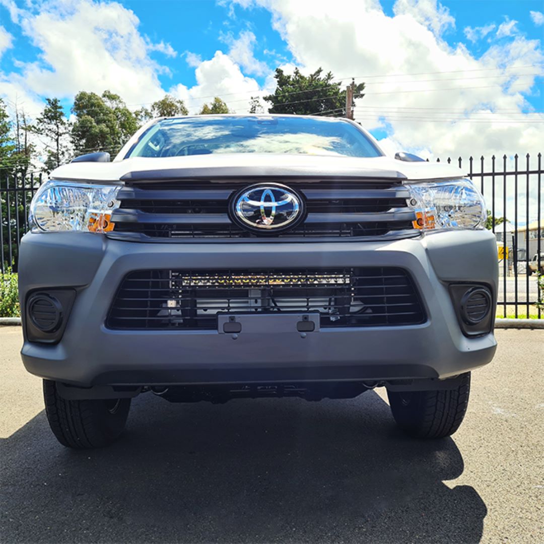 N80 Hilux Behind-Grille Light Bar